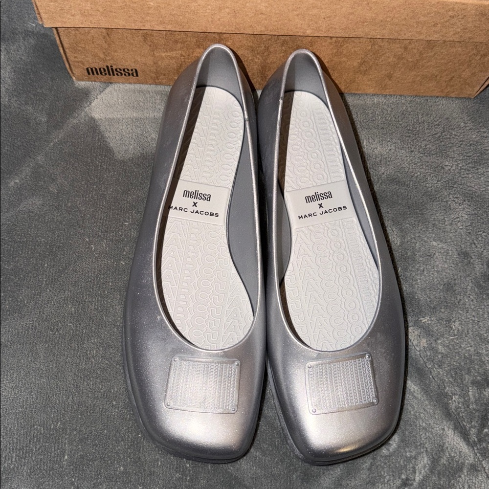 Brand New Melissa X Marc Jacobs Silver Women's jelly shoes size 9 comes with box